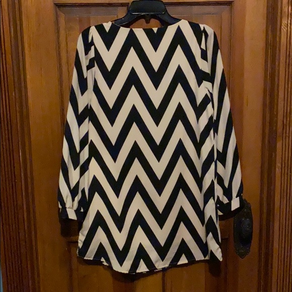 Cream and black striped dress - Picture 5 of 9